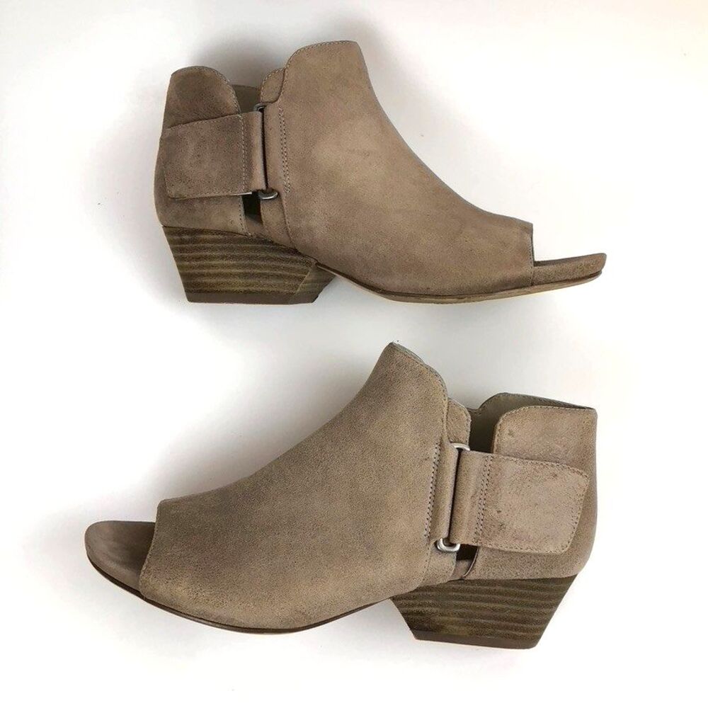 Naturalizer Gemi Ankle Bootie Size 6 Comfort Heel Hook & Loop Closure